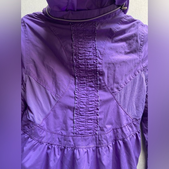 Lululemon Athletica Purple Run Hustle Wind Breaker Rain Hooded Jacket  Size 4 - Picture 7 of 11